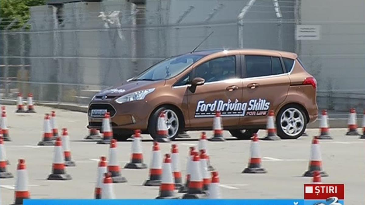 a fost lansat primul program gratuit de conducere preventiva peste 1 000 de soferi s au inscris la