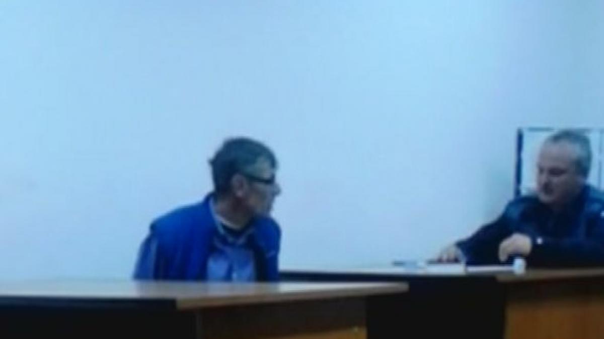 circ in sectia de politie agentii injurati si amenintati de doi barbati bauti bine