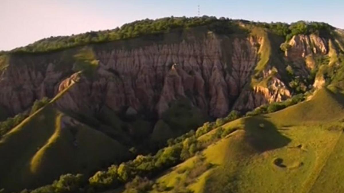 romania la inaltime rezervatia naturala rapa rosie un spectacol de culoare