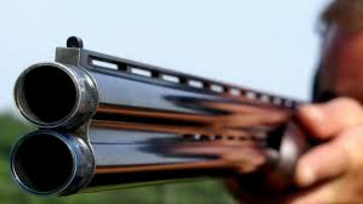 un copil de 15 ani s a impuscat in cap cu arma tatalui