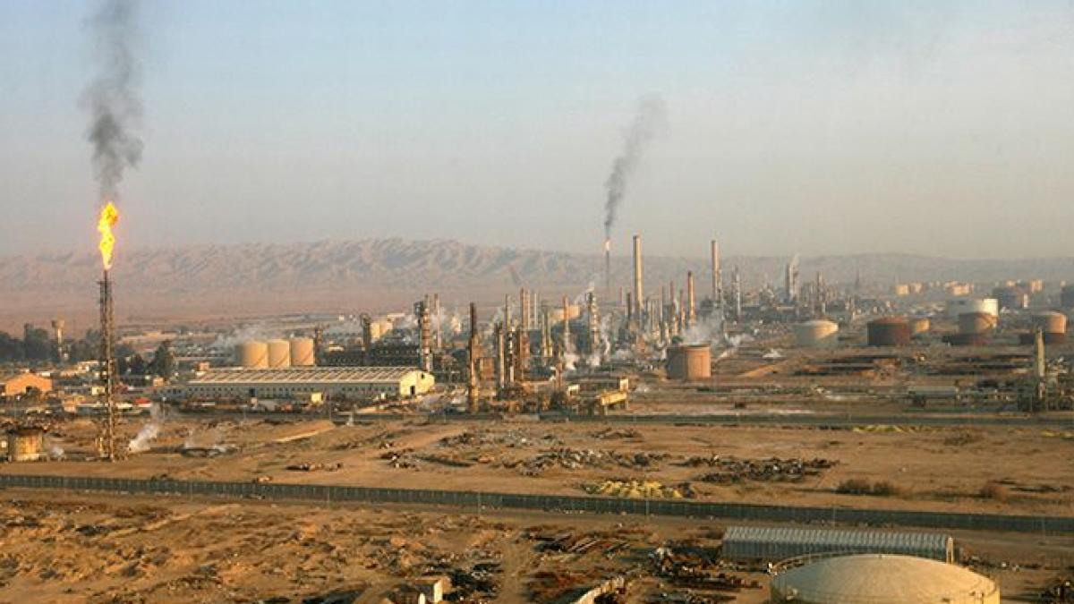 militantii siil au luat cu asalt cea mai mare rafinarie din irak jihadistii folosesc mortiere si