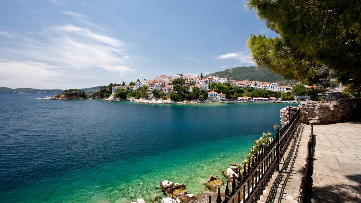unde mancam si ne distram in skiathos