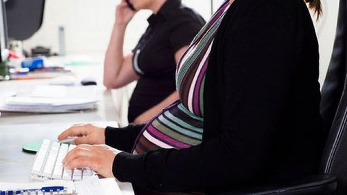 curtea de justitie a ue o femeie insarcinata isi poate pastra statutul de angajat daca isi reia