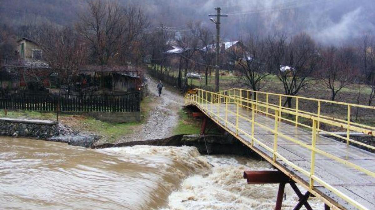 romania sub codul galben de inundatii avertizare pentru 12 bazine hidrografice pana vineri la ora