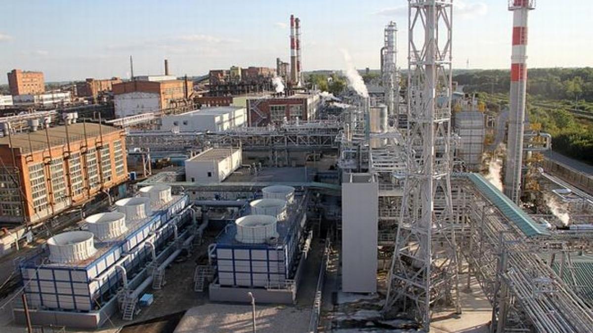 hala unei fabrici chimice din siberia s a prabusit mai multi muncitori au ramas sub daramaturi