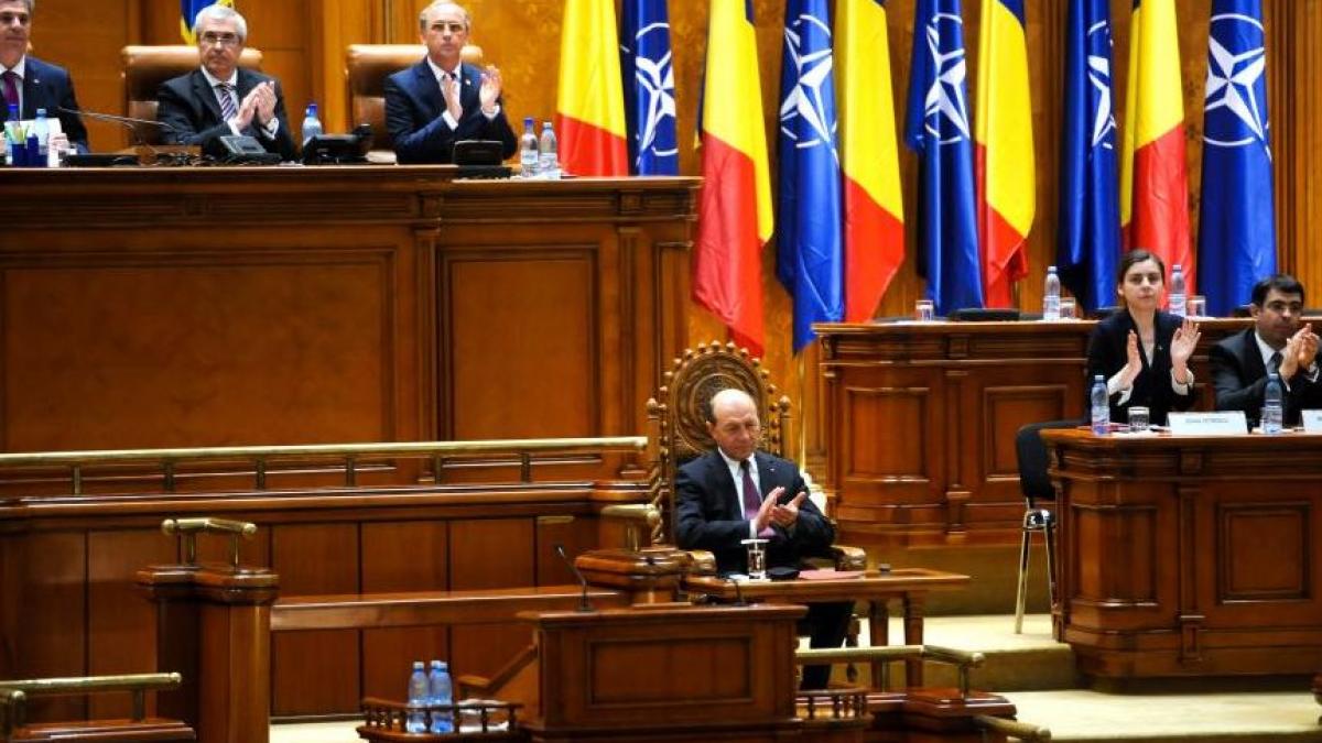 liderii politici cer demisia lui basescu presedintele a reusit pana azi sa se sustraga judecatii si