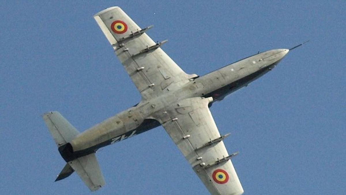 un avion militar a aterizat fortat la buzau