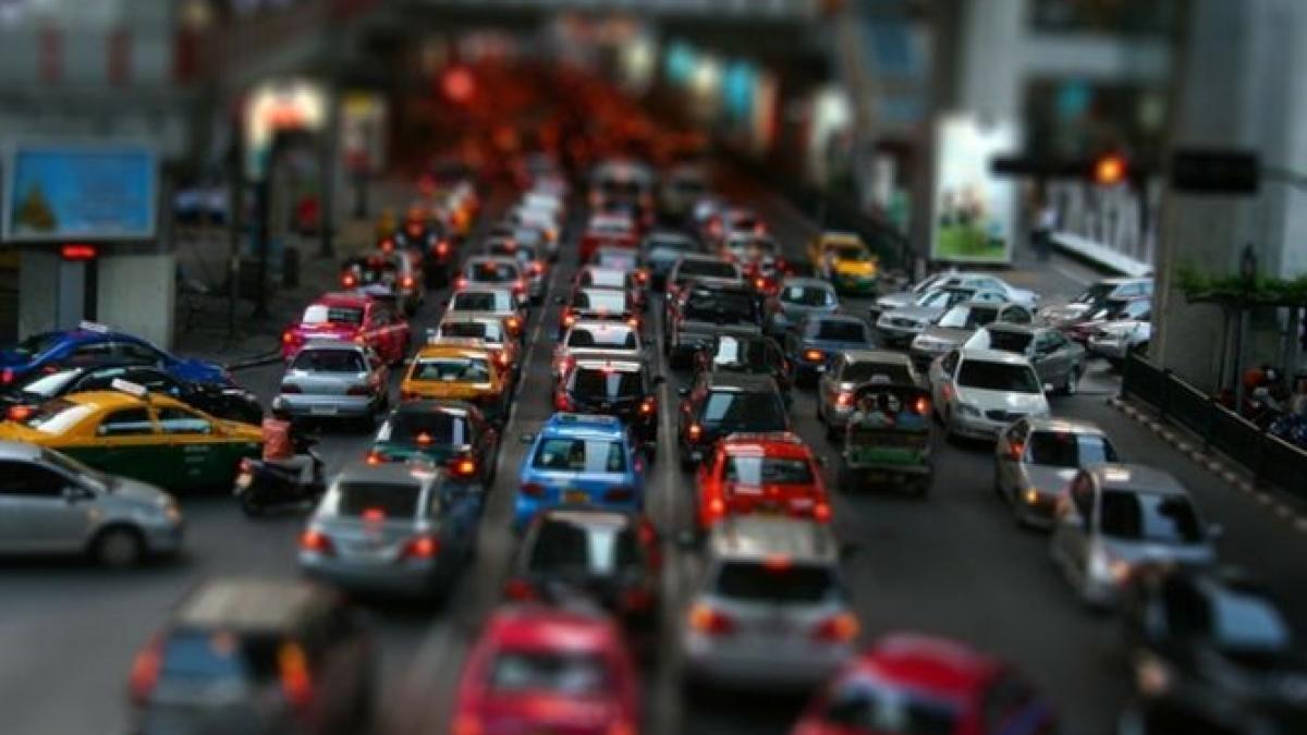 paradox de romania soselele sunt supraaglomerate desi avem masini putine