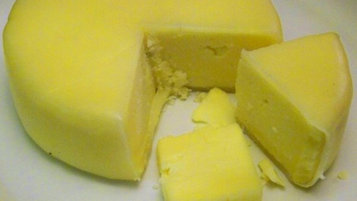 trei angajati apia audiati dupa ce in birourile lor s au gasit bani si cas