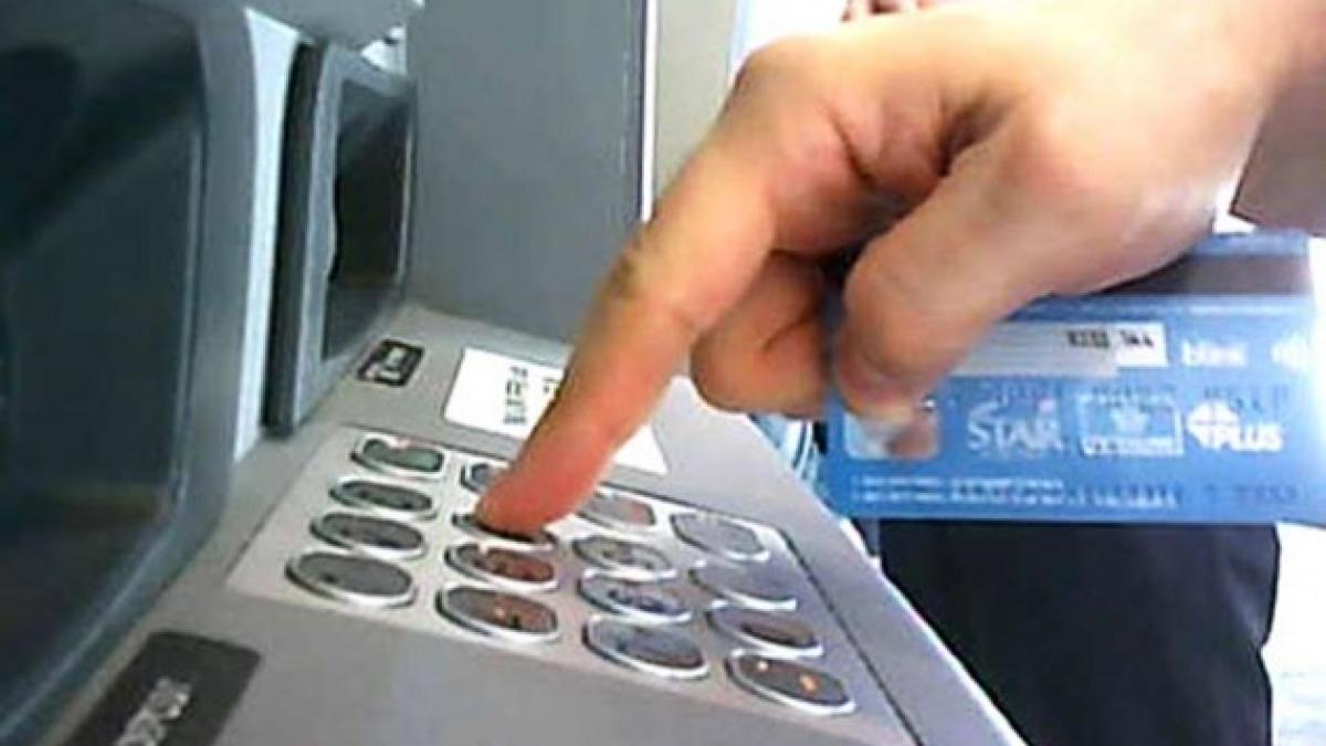 2 romani arestati de politisti italieni pentru furt de bancomate