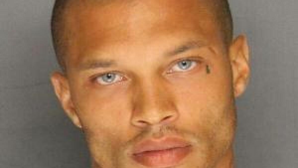 cum au reactionat femeile cand i au vazut poza pe internet autoritatile au ramas stupefiate cine