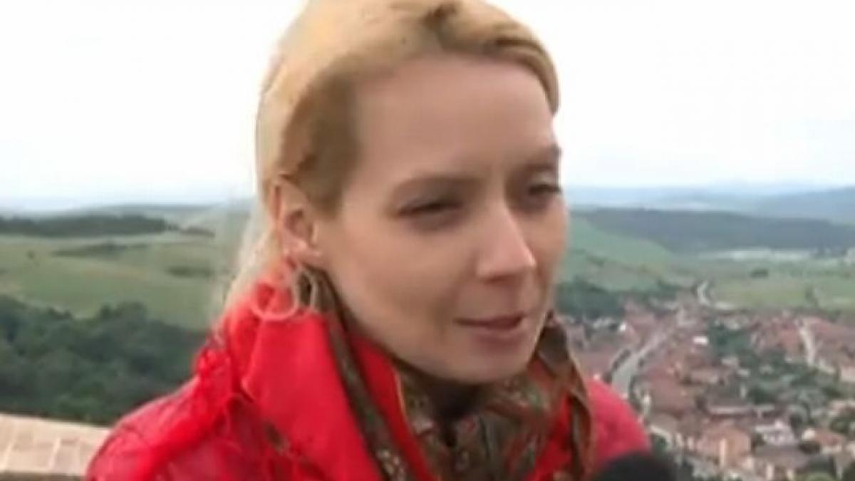 frumusetile tarii vazute de diplomati daciana sarbu le a aratat strainilor traditiile si peisajele