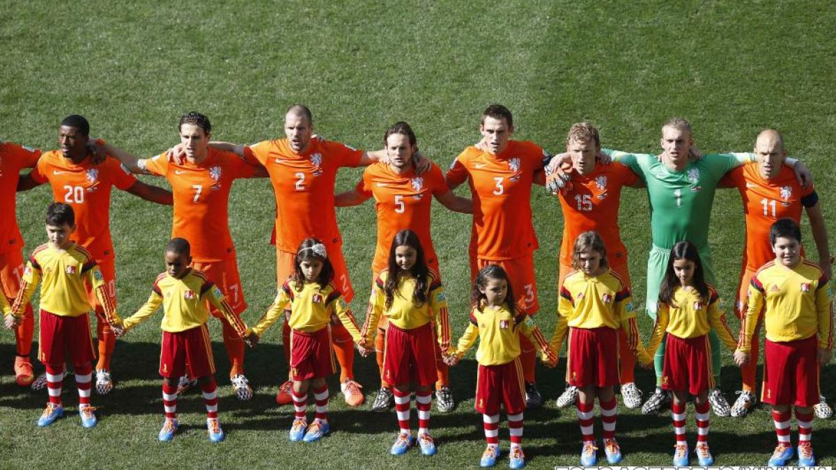 olanda invinge chile cu 2 0 si castiga grupa b spania incheie cupa mondiala cu o victorie