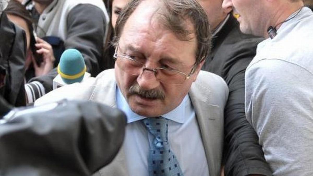 noi stenograme care ingroapa familia prezidentiala mircea basescu admite ca a luat bani pentru