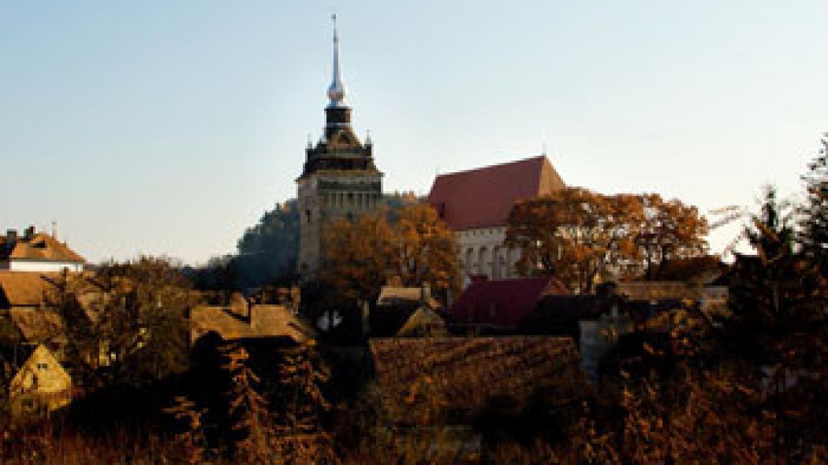 romania la inaltime cetatea saschiz o alternativa extraordinara pentru turisti
