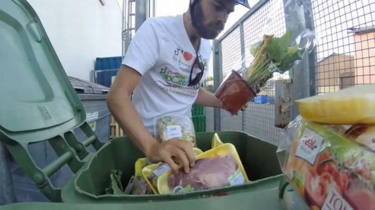 un francez merge prin toata europa si mananca doar din cosurile de gunoi scopul este unul nobil
