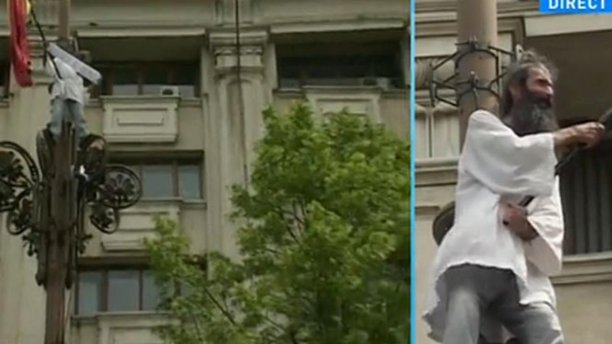 barbatul care s a urcat pe un stalp din apropierea parlamentului a renuntat la protest
