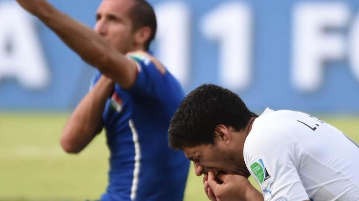 fifa a deschis o procedura disciplinara impotriva lui luis suarez atacantul uruguayan risca o