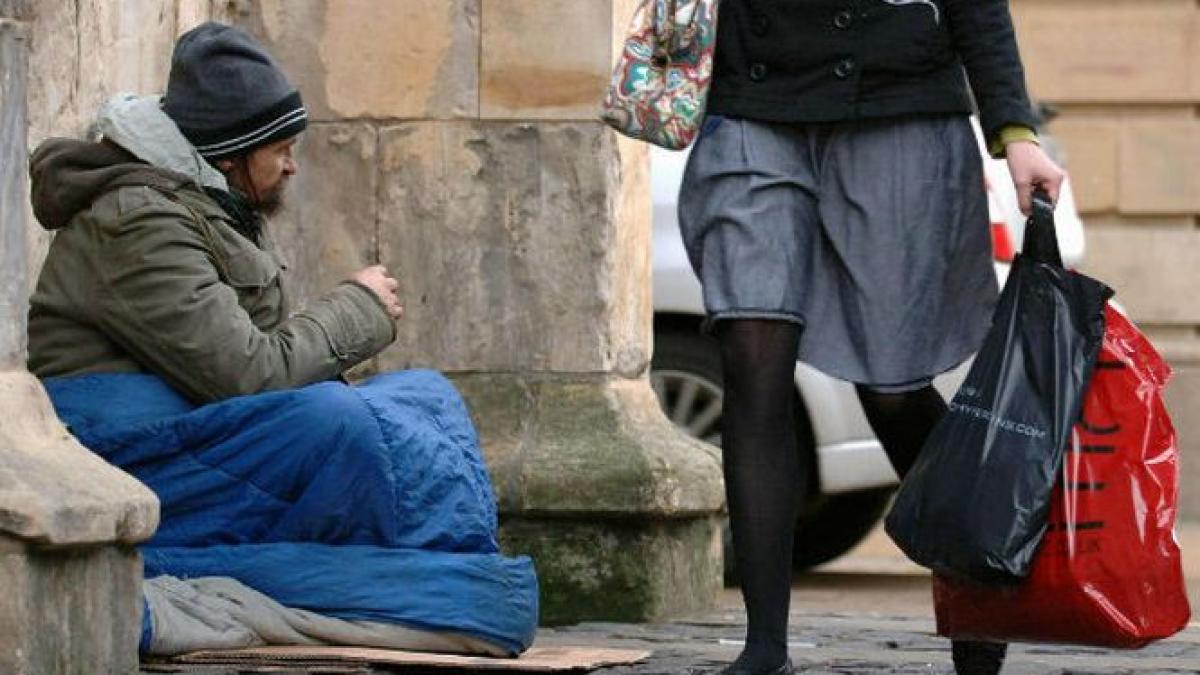 gestul impresionant facut de un cuplu de suedezi pentru doi romani de etnie roma