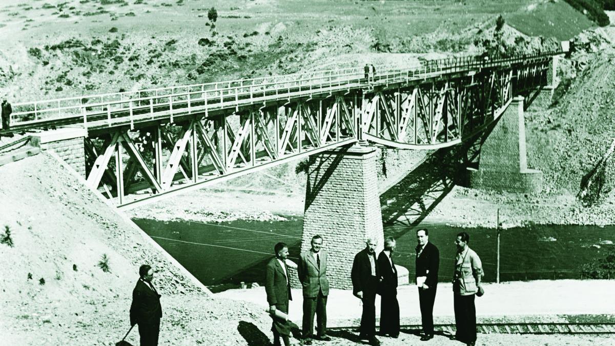 realizarea liniei bumbesti livezeni confiscata de comunisti