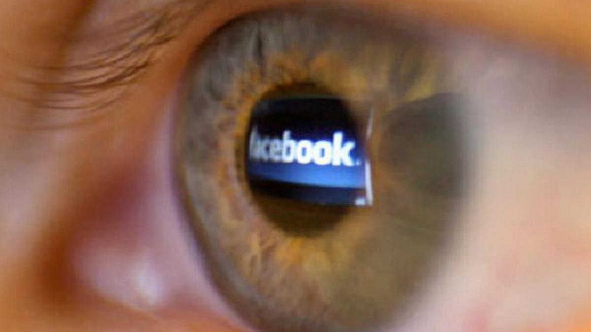 si a verificat contul de facebook de pe calculatorul aflat in casa pe care o jefuia