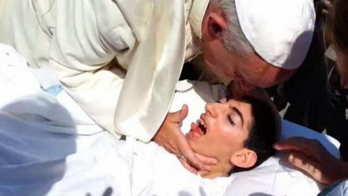 ultima fapta a papei francisc a emotionat un sat intreg un alt motiv pentru care toata italia il