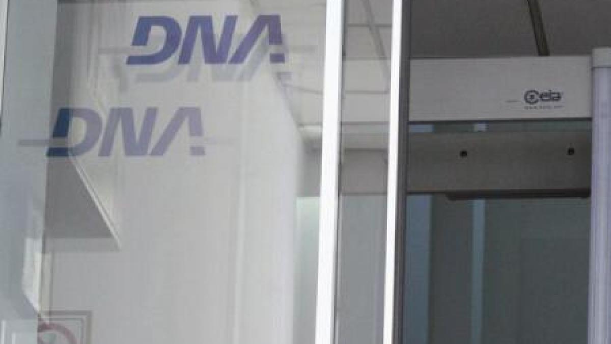 avocat din valcea retinut de dna pentru trafic de influenta