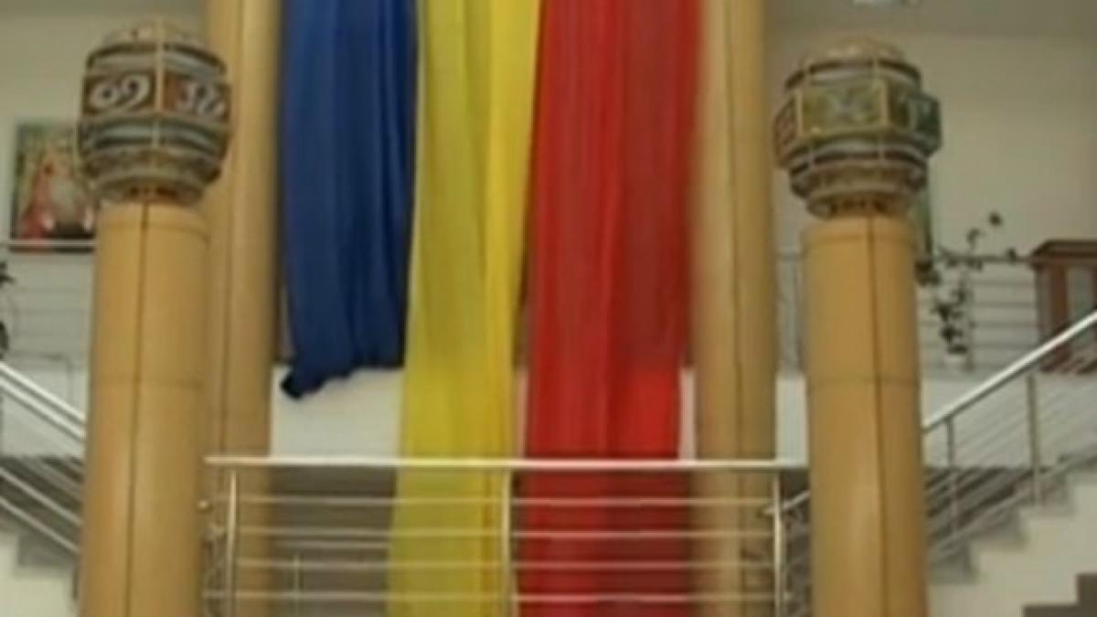 cel mai mare drapel din lume la biblioteca judeteana din ramnicu valcea