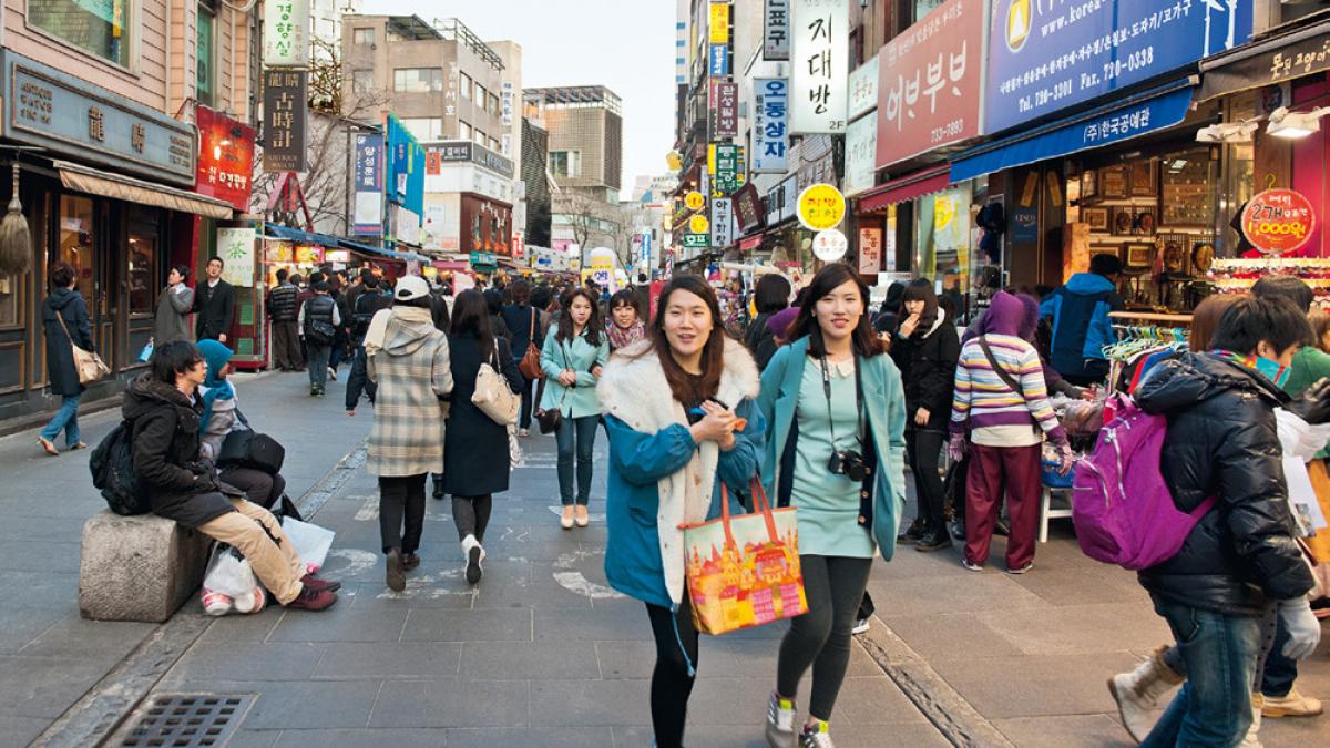 doua tari vecine despartite de dorinta nebuna de putere a unui dictator cat de diferita este viata