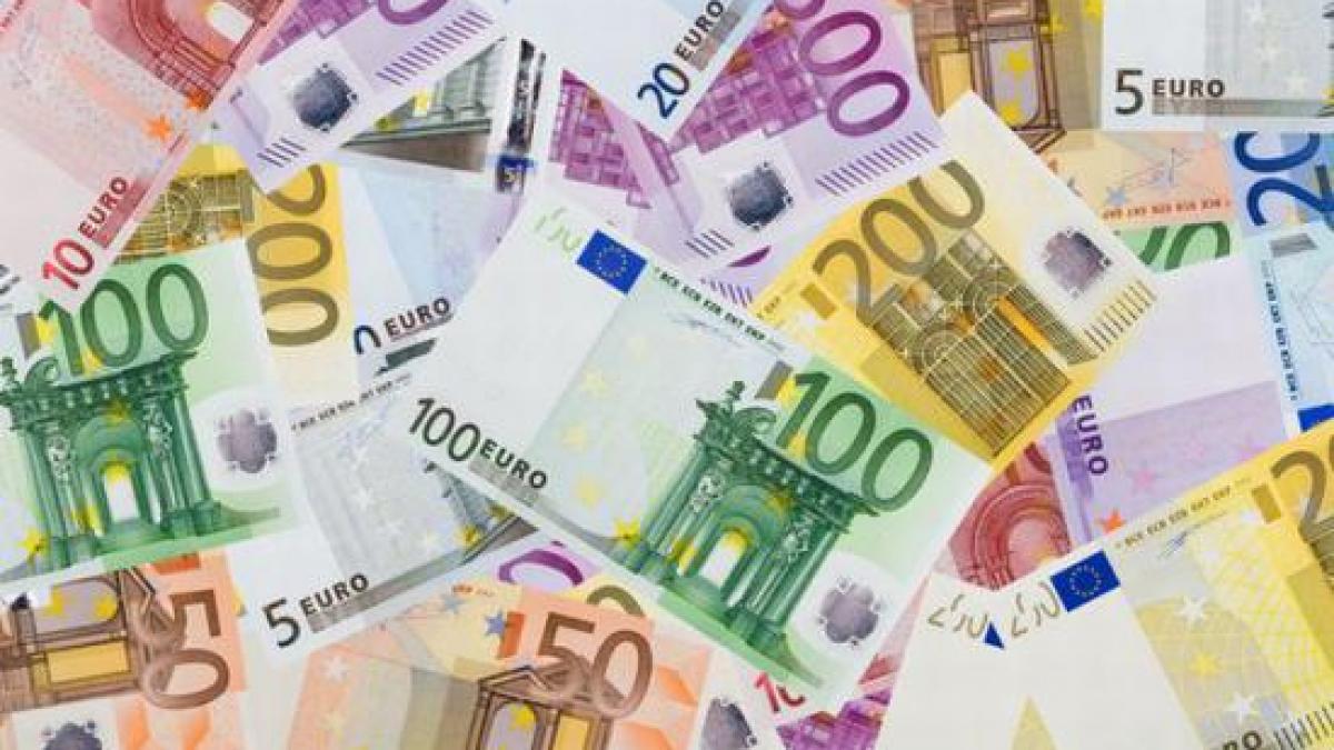 leul s a depreciat comparativ cu euro si dolarul american vezi cursul bnr
