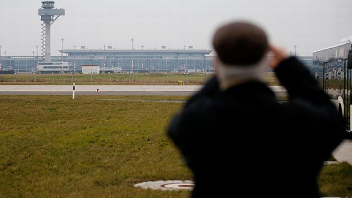 treaba nemteasca aeroportul din berlin a angajat un inginer fals pentru sistemul antiincendiu