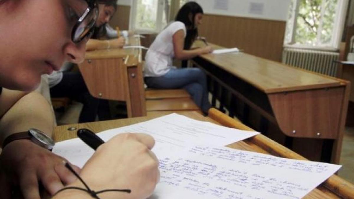 bacalaureat 2014 aproape 144 000 de elevi vor sustine astazi proba scrisa la limba si literatura
