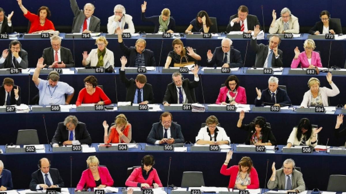 parlamentul european se reuneste astazi in prima sesiune plenara