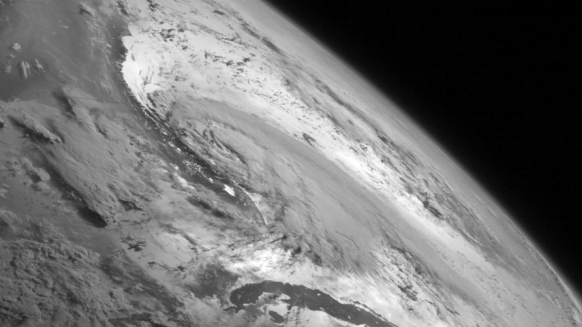 imagini spectaculoase cum se vede din spatiu furtuna tropicala arthur