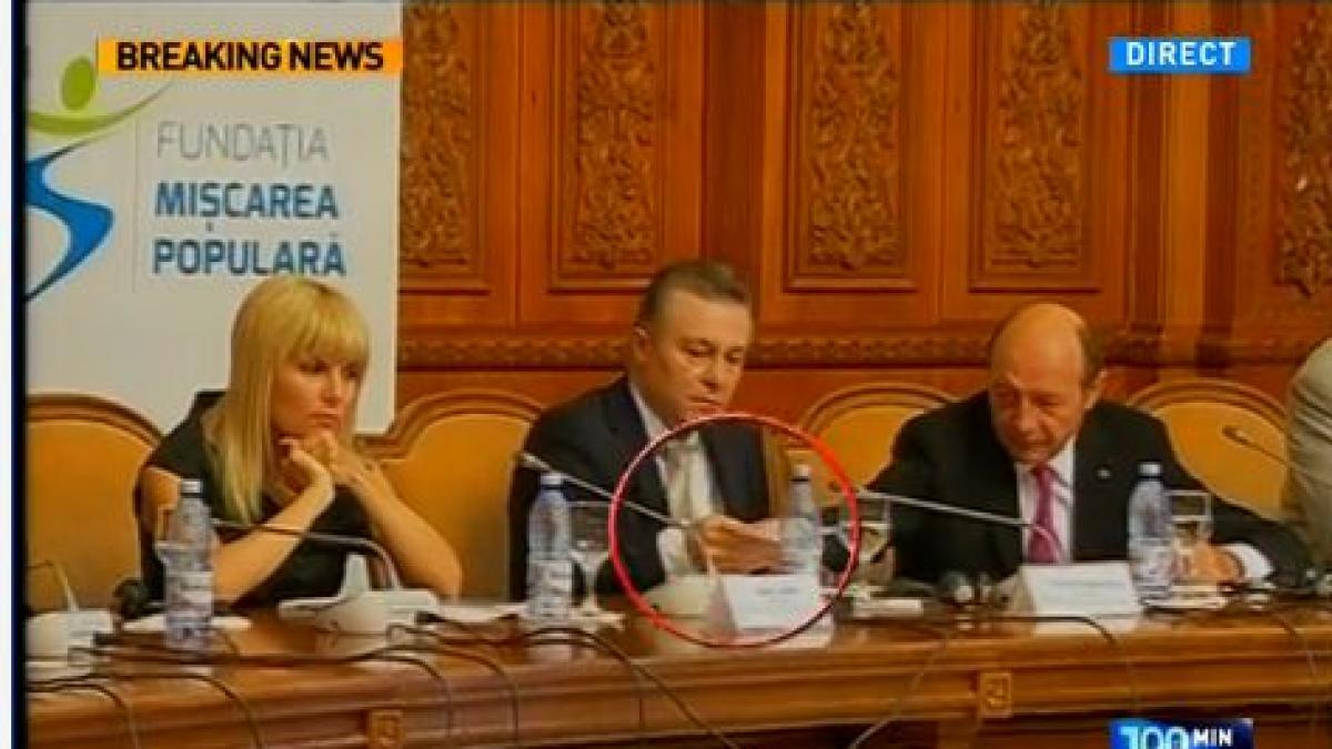 traian basescu si elena udrea isi trimit biletele in parlament