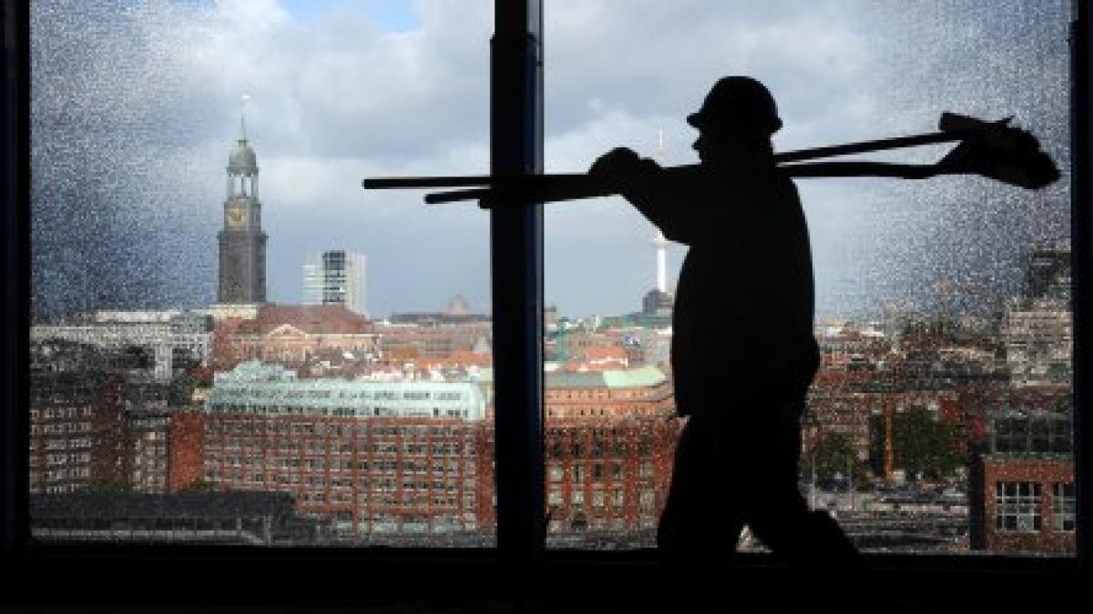 decizie istorica in germania parlamentul a adoptat salariul minim angajatii platiti cu 8 5 euro pe