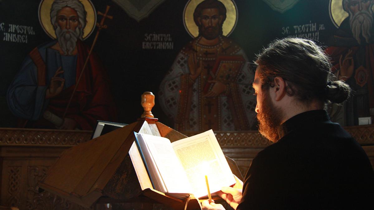 gest frumos facut de un preot din bihor pentru elevii care dau bac ul in fiecare zi se roaga pentru