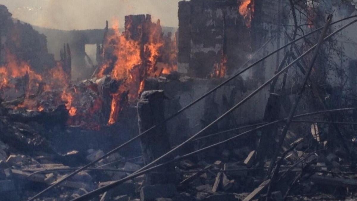 imaginea blestemului care a cazut peste ucraina ce a mai ramas dintr un sat bombardat