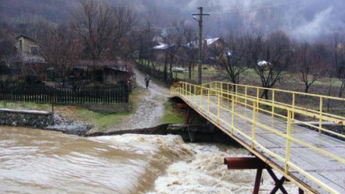 cod galben de inundatii in judetele harghita covasna neamt bacau si vrancea