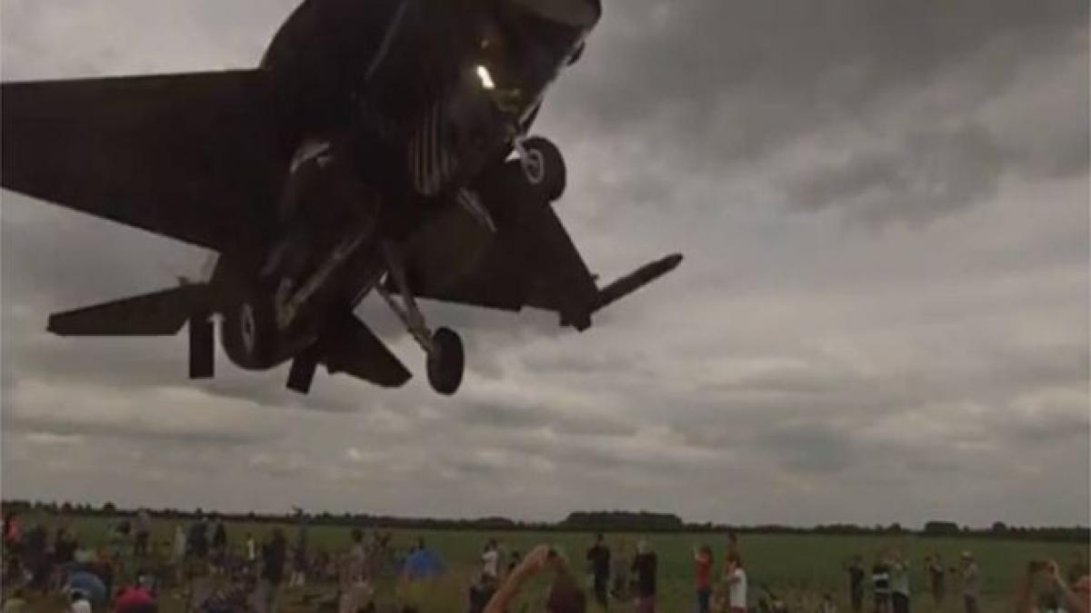 aterizare de maestru la doar cateva zeci de centimetri deasupra spectatorilor video