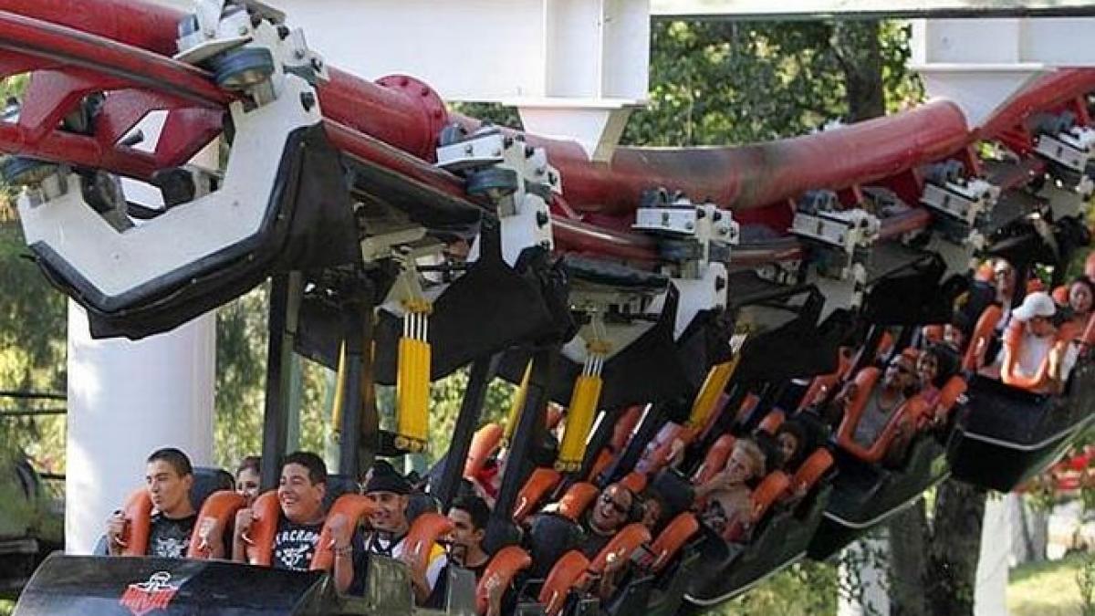 un montagne russe s a blocat intr un parc din california 4 persoane au avut nevoie de ingrijiri