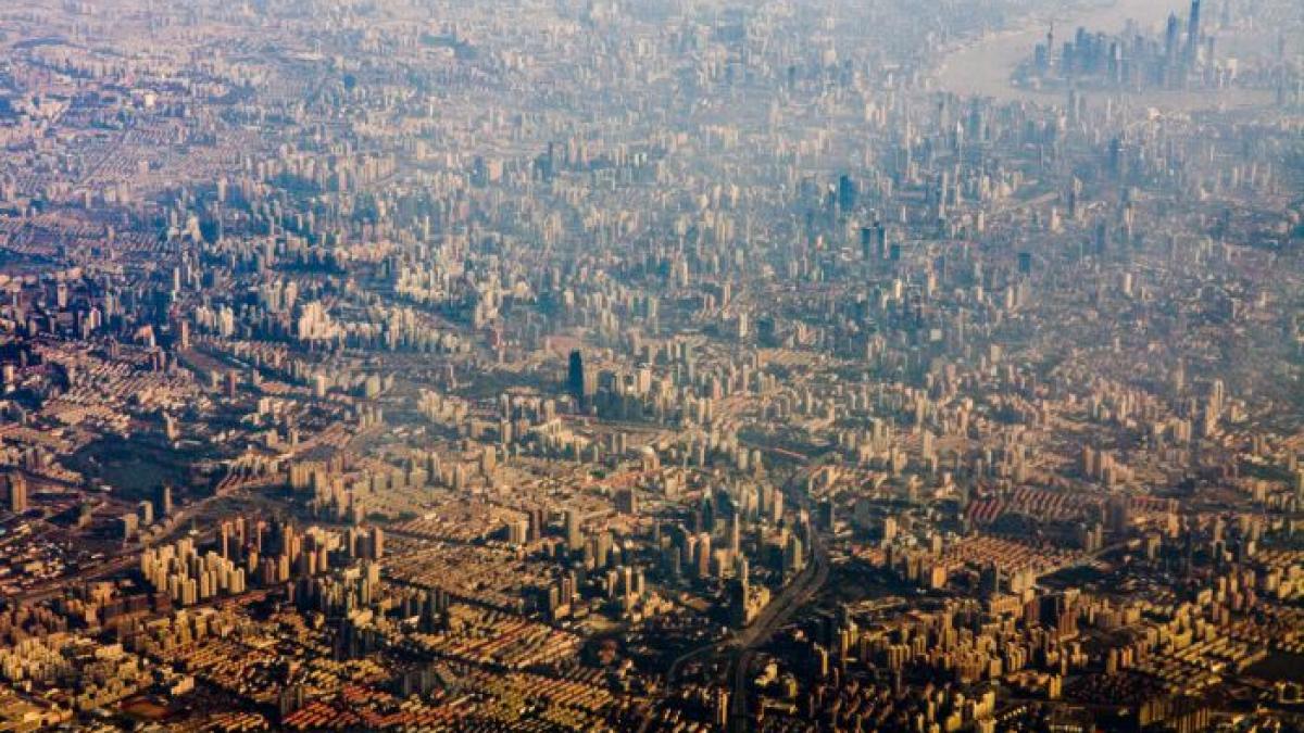 cum arata cel mai aglomerat oras din lume vazut din avion aproape 15 milioane de oameni traiesc aici