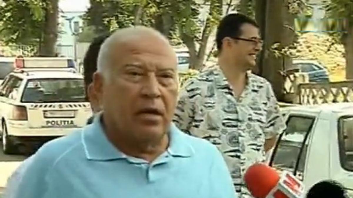 un barbat suparat pe politicieni a facut scandal la ipj ilfov dan voiculescu e reprezentantul