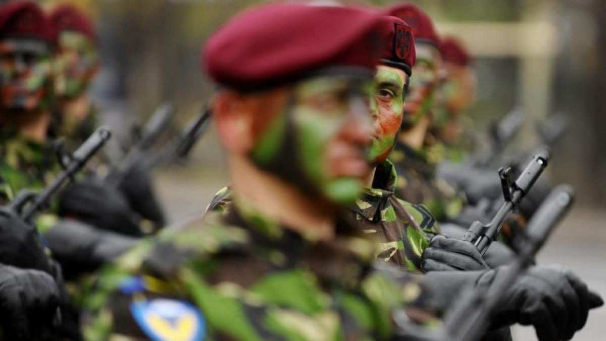 un detasament de militari romani va defila pe champs elysees de ziua nationala a frantei