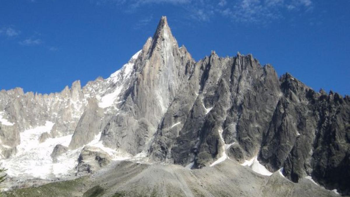 un alpinist disparut in urma cu 32 de ani a fost gasit congelat pe mont blanc