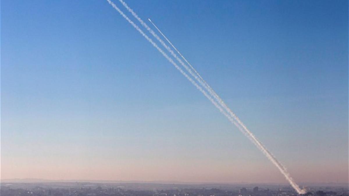 armata israeliana a interceptat trei rachete deasupra orasului tel aviv