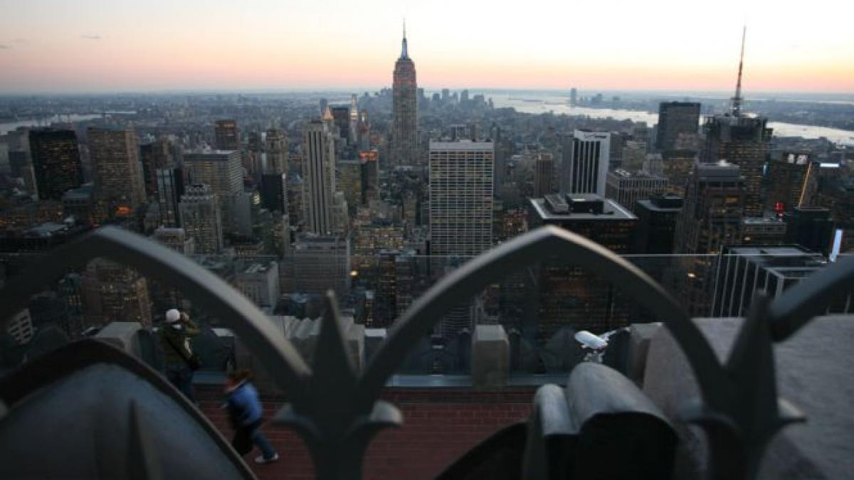 foc pe un zgarie nori celebru din new york 6 persoane au fost ranite