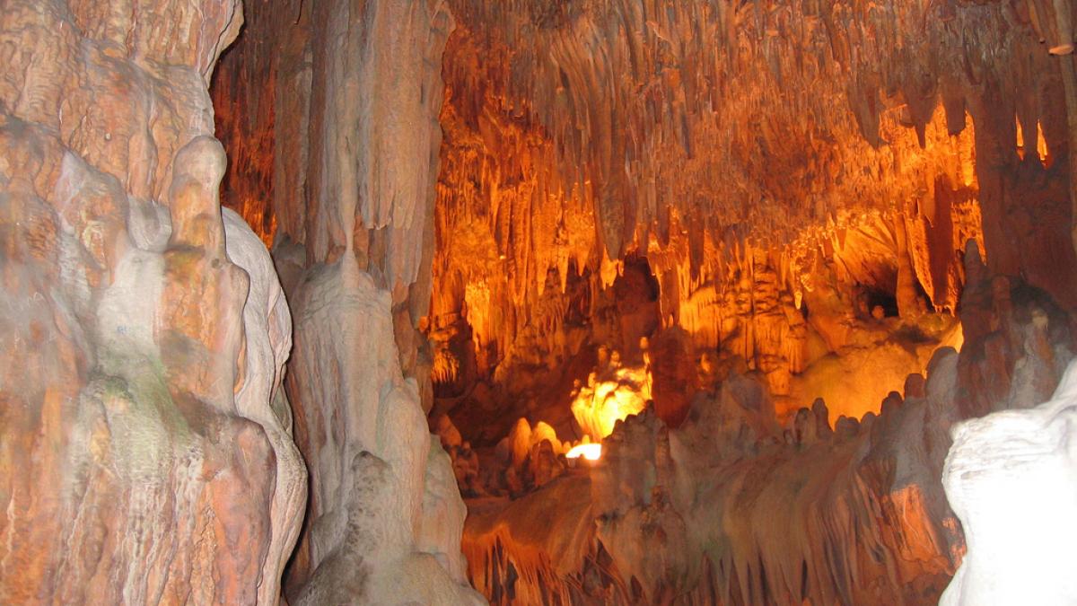 descopera pesterile din alanya