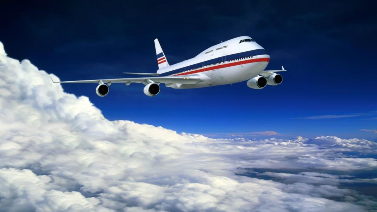 doua avioane au evitat o coliziune in vietnam pe o pista gestionata de catre un stagiar