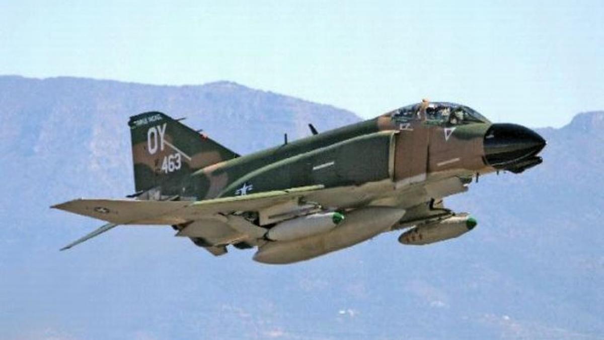 un avion militar iranian s a prabusit dupa decolare ambii piloti au murit